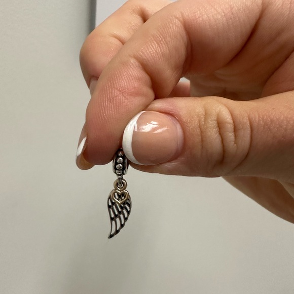 Pandora Angel Wing & Heart dangle charm - Picture 2 of 3